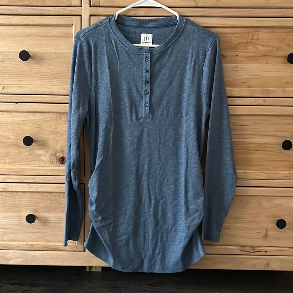 Gap Maternity Henley Shirt. Size Medium in Blue